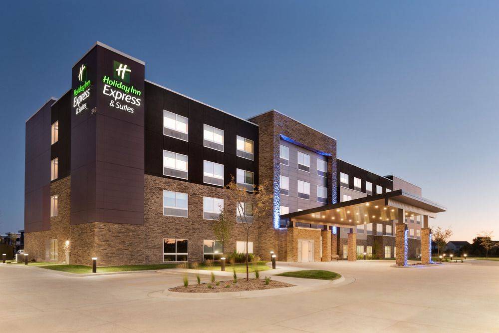 West Des Moines Hotel | Holiday Inn Express & Suites - West Des Moines - Jordan Creek, an IHG Hotel