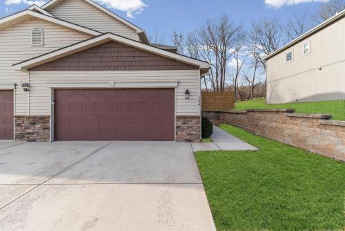 Tracy House | Home Away from Home 2 Close to KCI Airport, Weston