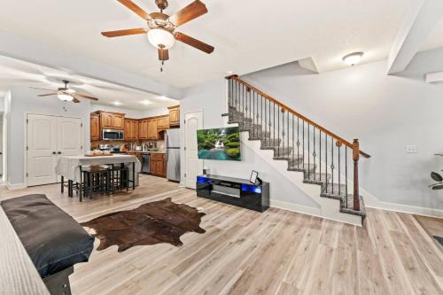 Tracy House | Home Away from Home 3 Close to KCI Airport, Weston