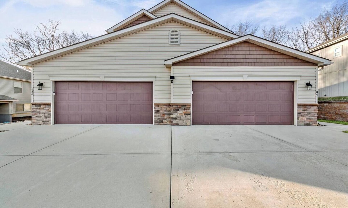 Tracy House | Home Away from Home 3 Close to KCI Airport, Weston