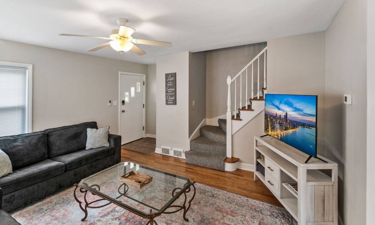 Libertyville House | Home w/2 Kitchen & Living Rooms, Near Naval Base!