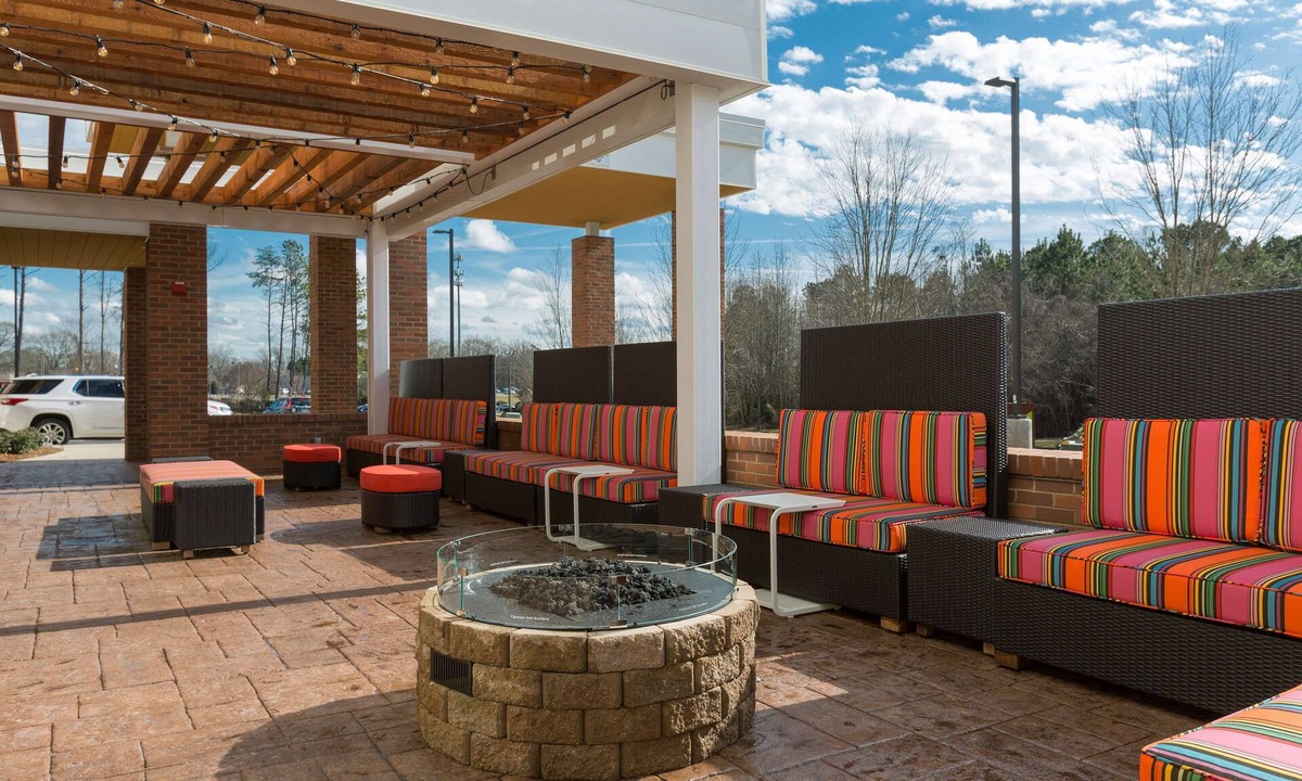 Belmont Historic District Hotel | Home2 Suites by Hilton Charlotte Belmont