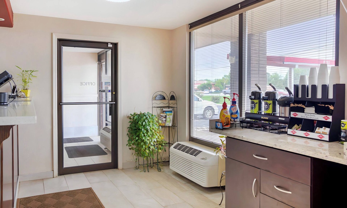 Madison Hotel | HomeTowne Studios by Red Roof Huntsville - Madison