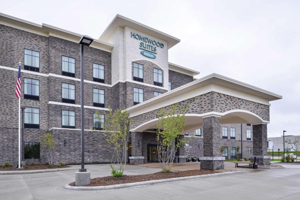 Des Moines Hotel | Homewood Suites Des Moines Airport