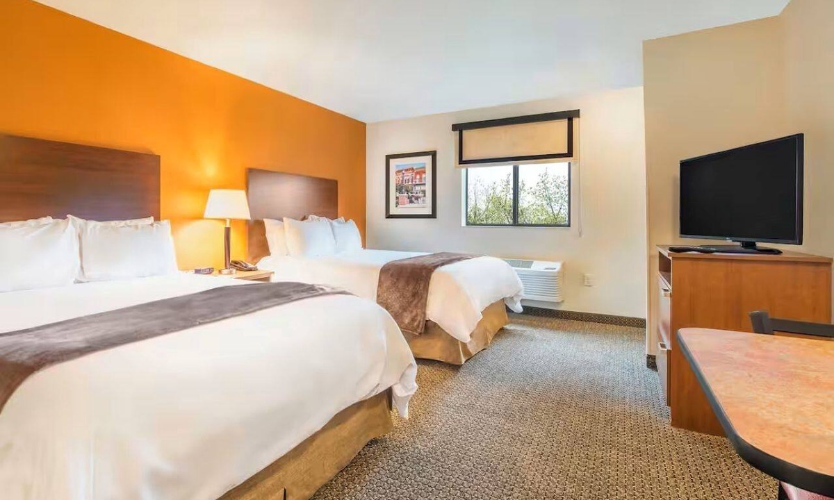 Altoona Hotel | Homey Room w/Full Kitchen – Perfect for Extended Stays in Altoona