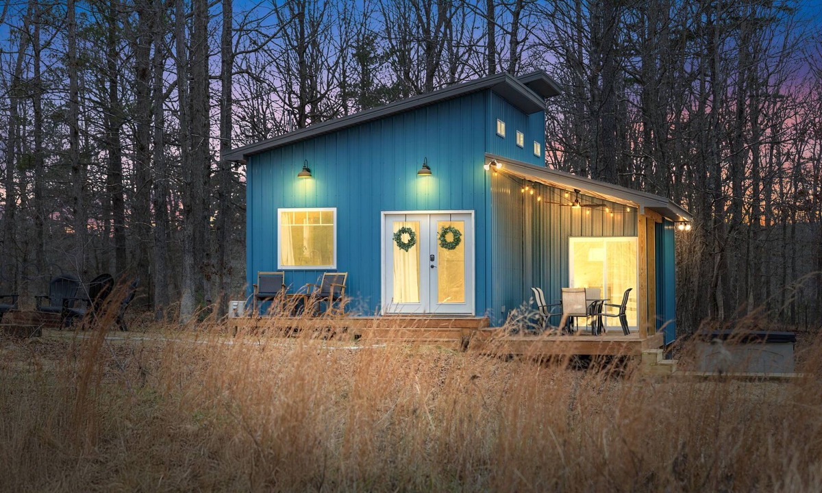 Rising Fawn Cabin | Honey Pine Cabin Hot Tub + Fire Pit