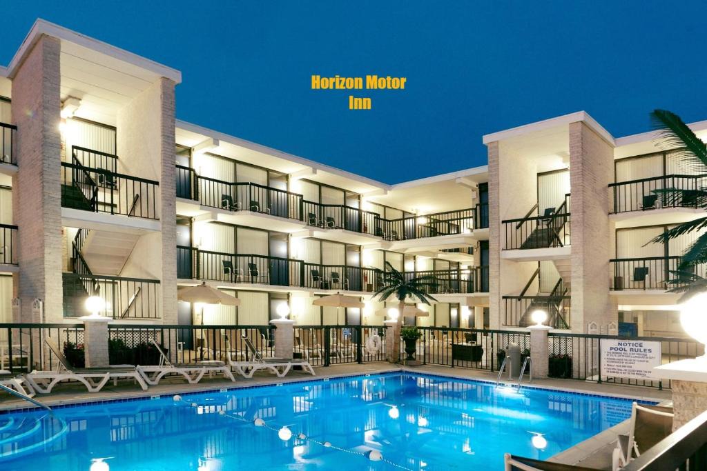North Wildwood Hotel | Horizon Motor Inn-Beach Block & Close to Morey's Piers