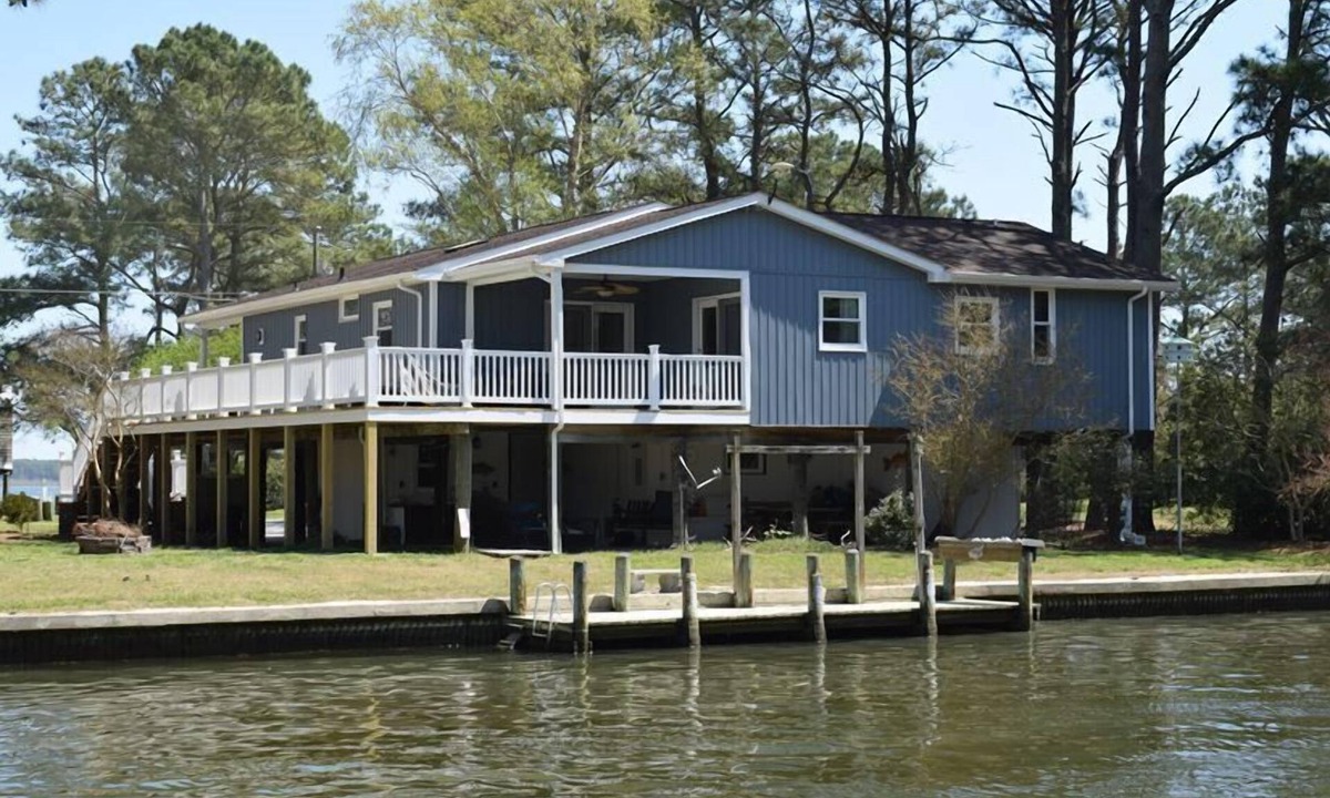 Deep Hole House | Horsin Around | 3BR with Private Dock, Deck and Pet-Friendly