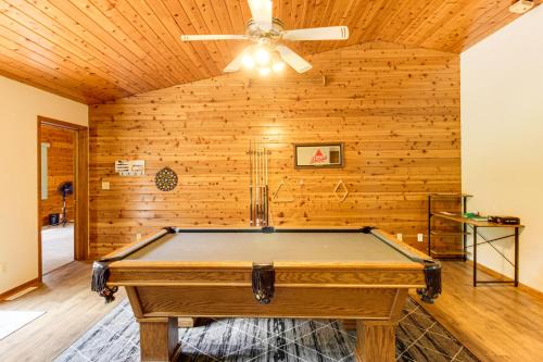 Onamia House | Hot Tub & 2 Recreation Rooms: Spacious Onamia Home