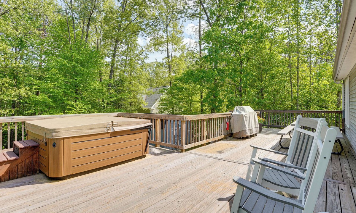 Morgan II House | Hot Tub, Boat Slip & Arcade Games! Lake Anna Home