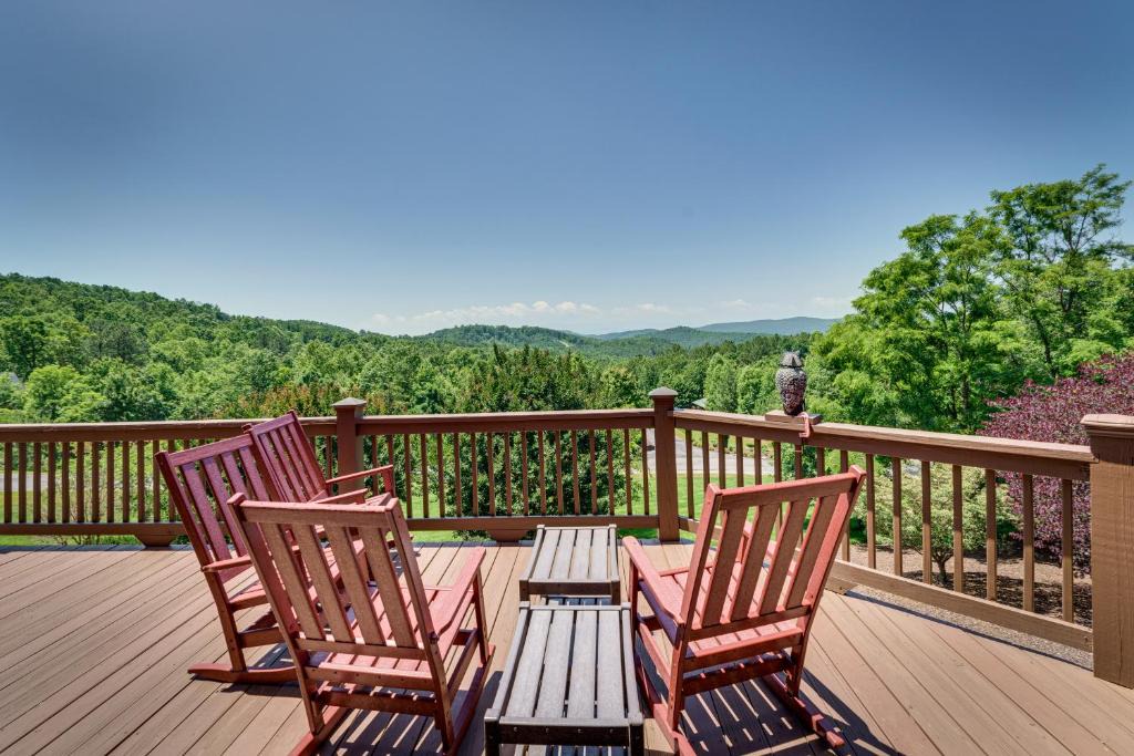 Vein Mountain House | Hot Tub, Game Room! Group-Friendly Nebo Cabin