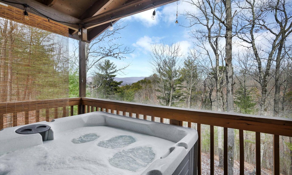 Ridgeway Cabin | Hot Tub, Private Creek Access, High Speed Internet, Romantic vibes
