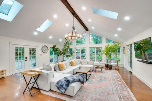 Falling Waters House | Hot Tub & Theater Room: Getaway in Falling Waters