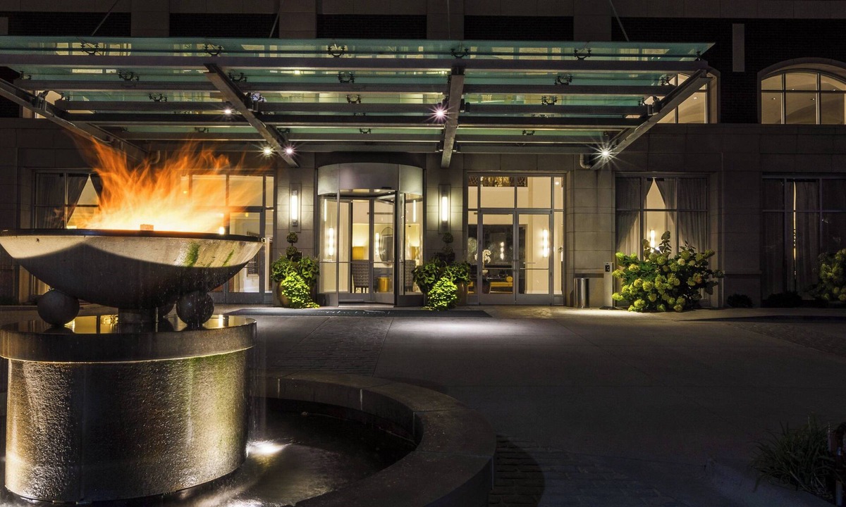 Downtown Hotel | Hotel Blackhawk, Autograph Collection