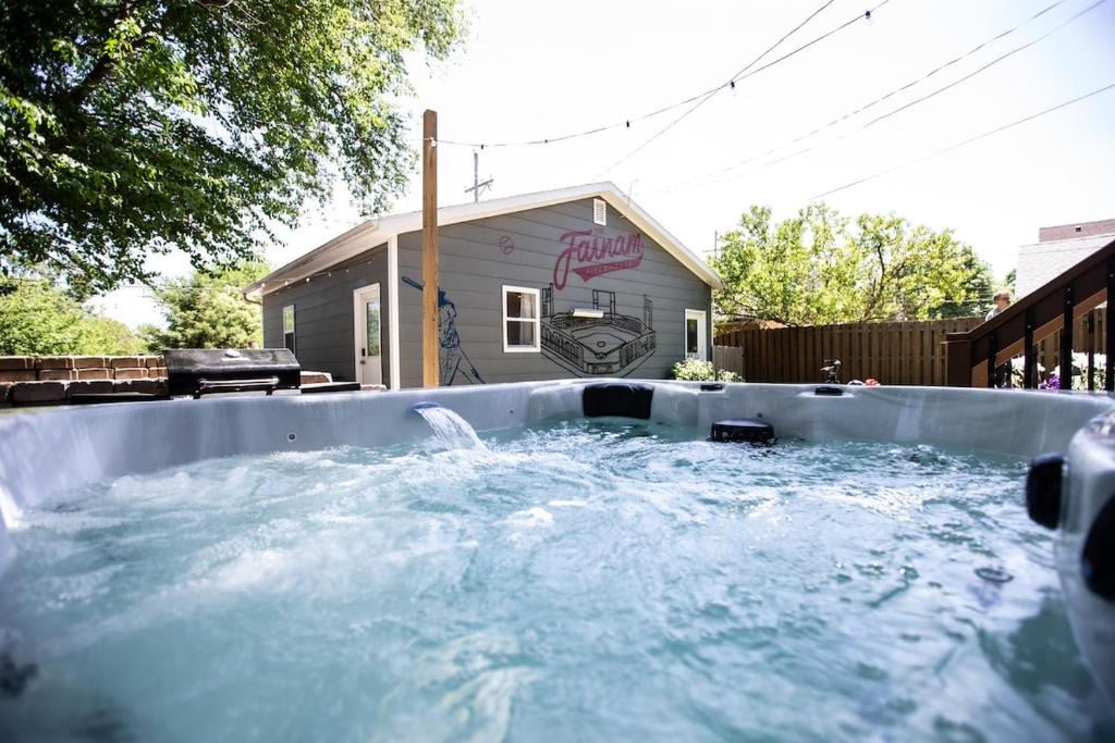 Southeast Omaha Apartment | HotTub EpicGameRoom FirePit Farnam Fieldhouse