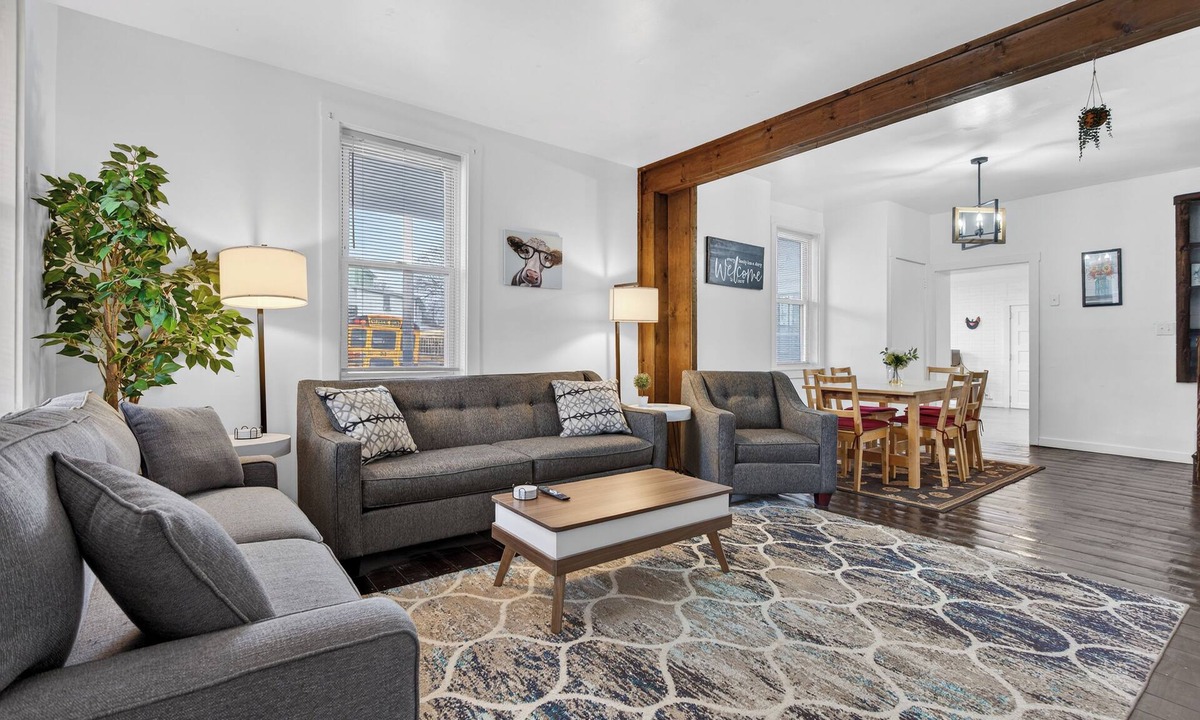 Rothsville House | House On Main