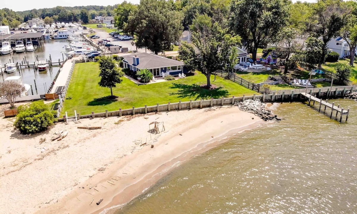 Stevensville House | House on the Bay with Private Beach Access & Panoramic Bridge Views