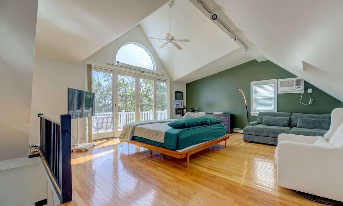 Cambridge House | House on Water: Cambridge Cottage w/BBQ, Fire Pit, & Balcony