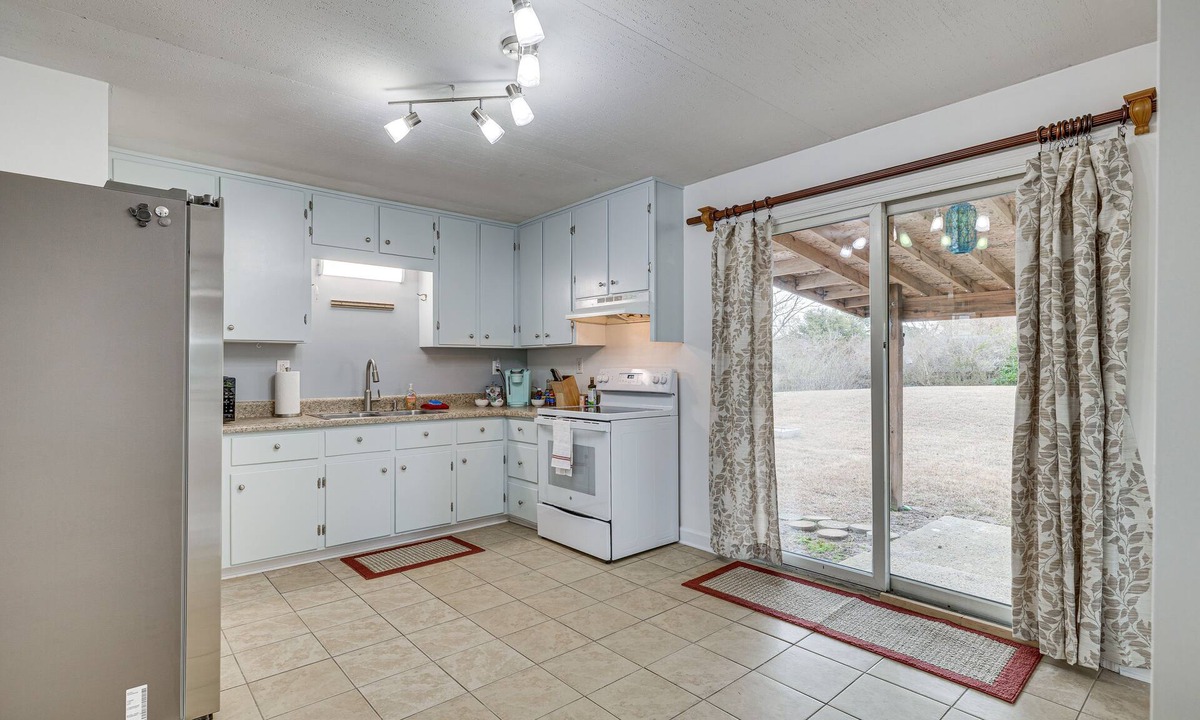 Hubert House | Hubert Home Rental w/Patio, Near Hammocks Beach!