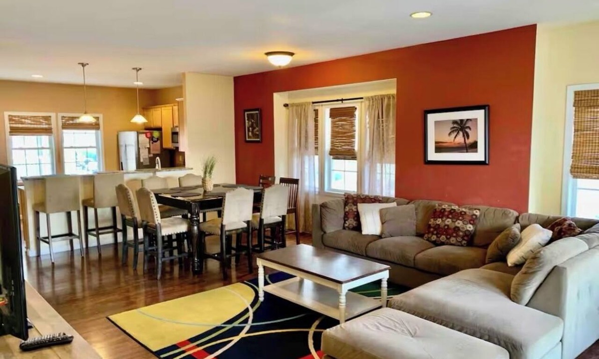 North Wildwood House | *Huge~3 levels~4 bedroom Townhome~BeachBLOCK~HeatedPOOL~WIfi