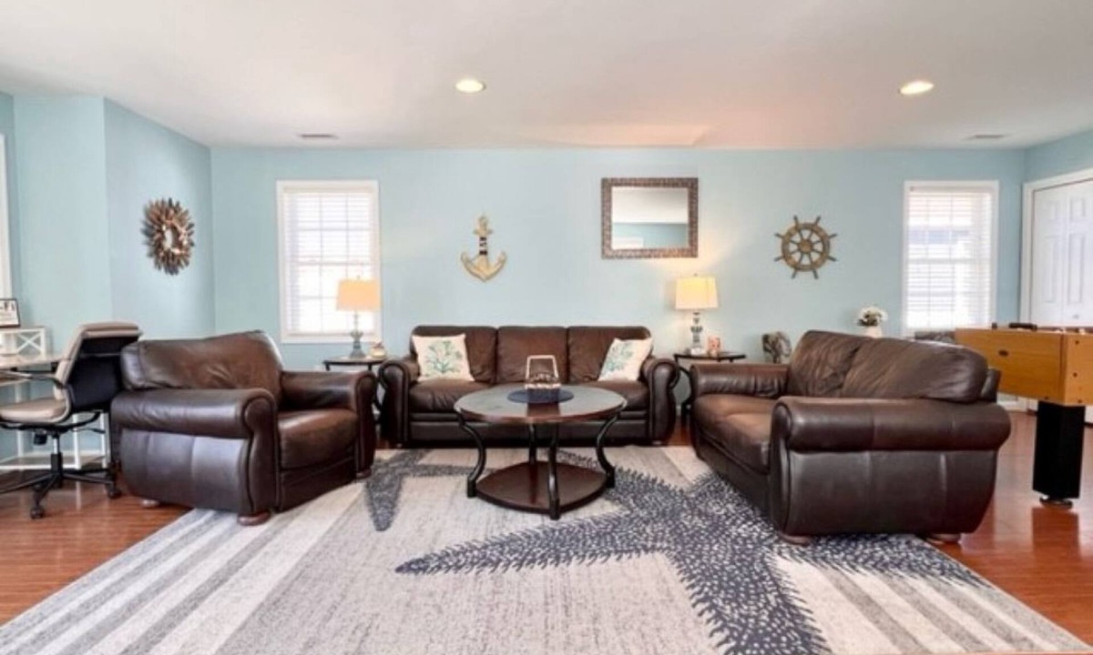 North Wildwood Condo | Huge 4 Bedroom, Beach Block Condo with Pool and 3 Parking Spaces