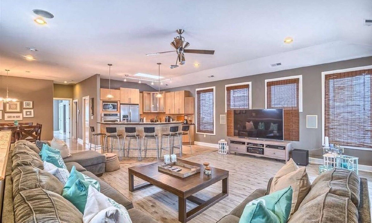 Wildwood House | Huge, Modern, 2 Story Home,Avail Yr Round! Decks/private yard/ping pong & more!