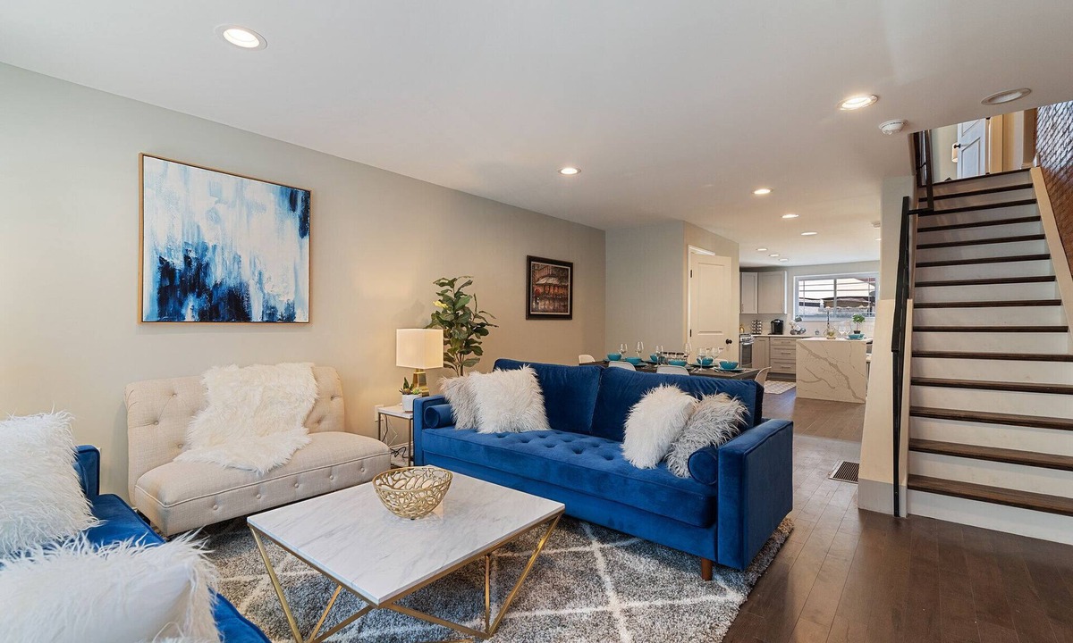 Point Breeze House | Huge MODERN LUXE Home | Minutes to Center City!