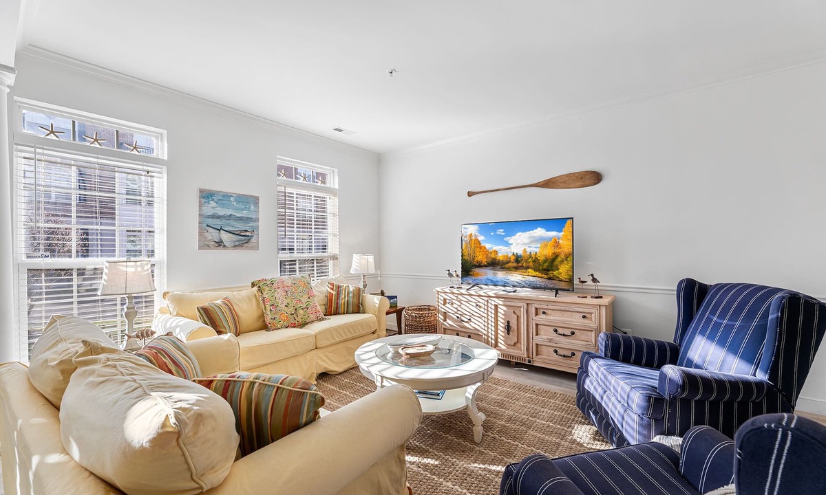 Villages of Five Points House | Huge well decorated townhouse in 5 Points Four + bedrooms and Two Living areas.