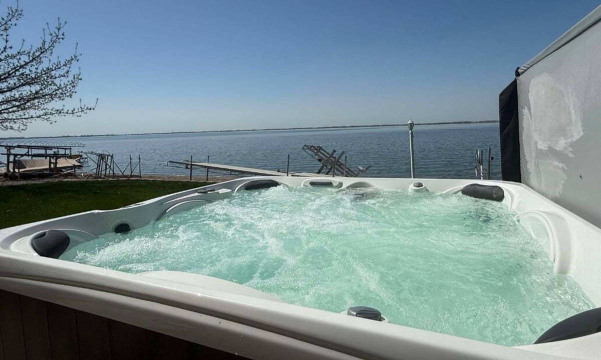 Estelline House | Hunting|Hottub|Fishn|Garage|LakeFront|Sleeps10