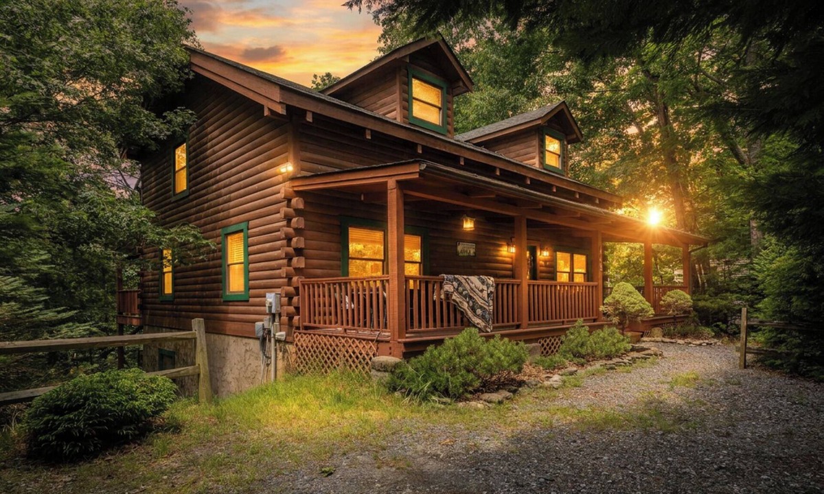 Deep Gap Cabin | Hurricane Hideaway*Hot Tub*Game Rm*Views*PetsOK