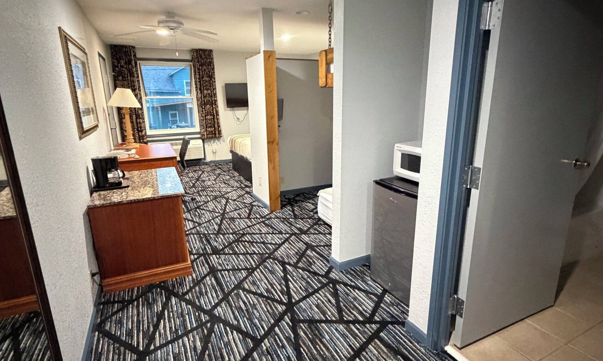 Albia Hotel | Indian Hills Inn & RV Park