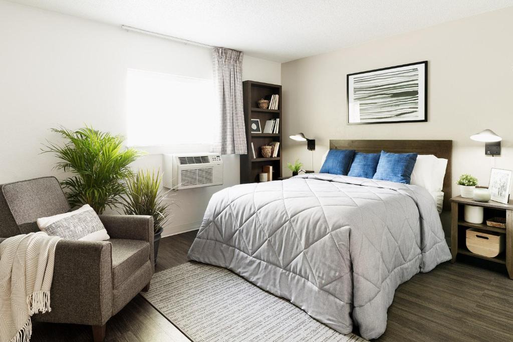Greenbrier West Hotel | InTown Suites Extended Stay Chesapeake VA - Battlefield Blvd