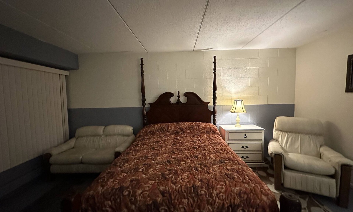 St. Cloud Hostel | J-E Hotel & Suites