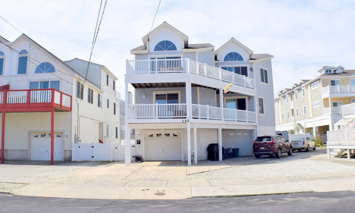 Townsend's Inlet House | Just a short walk to the beach and steps to Anthony's at the Dunes, Hank Sauce, Blitz's Market, Nickleby's and more!