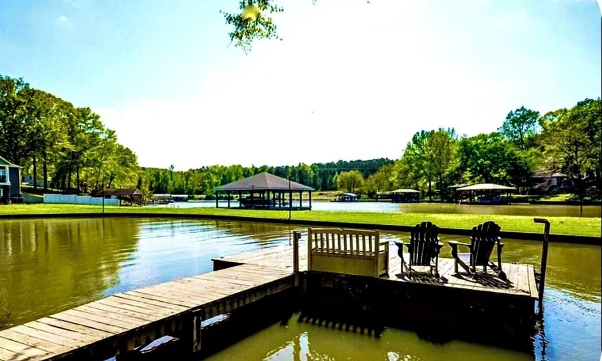 Alexander City House | “Just Lake Home” Wonderful 3bdrm 2bath lake front,boat ramp, dock, pet friendly