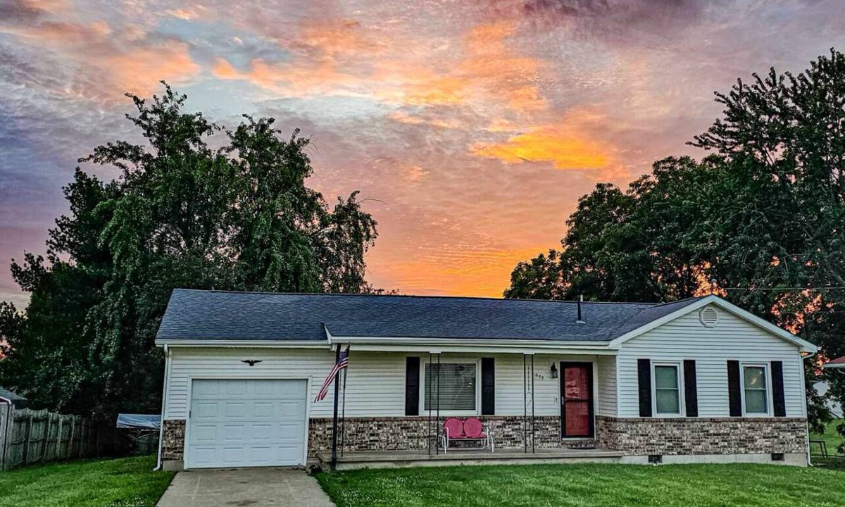 Marshall House | Just like Home, Cozy place to stay with easy access to 65 Hwy.