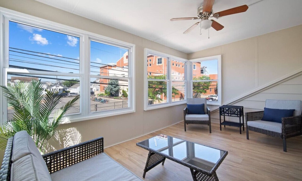 Margate City House | Just Renovated 2BR - 2.5 Blocks to Beach