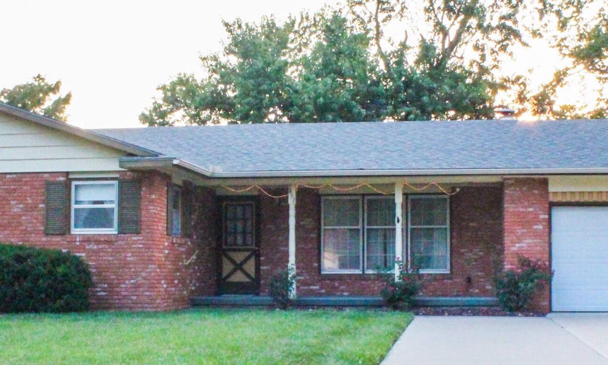 McPherson House | Kansas home away from home near Main Street McPherson, handicap accessible