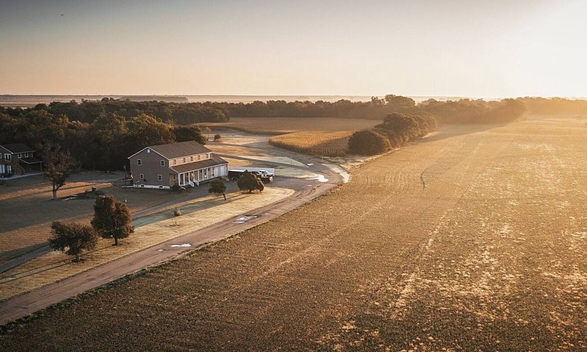 Great Bend House | Kansas Hunting Lodge: Perfect for Larger groups