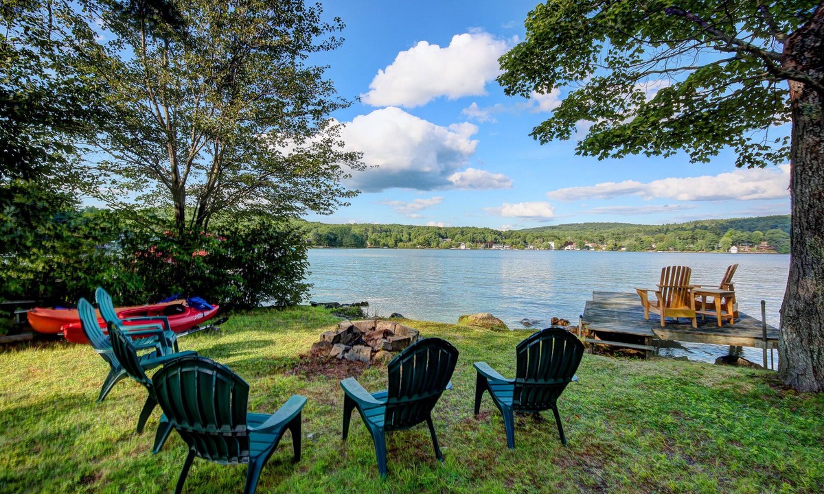 North Bridgton Cottage | Kayak, Paddleboard, or Boat to Restaurants & Ice Cream on Long Lake