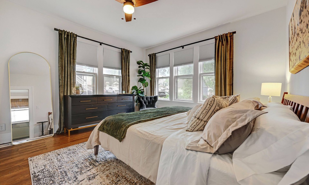 Southmoreland House | KC Gem - Steps to Streetcar, Dining & Entertainment
