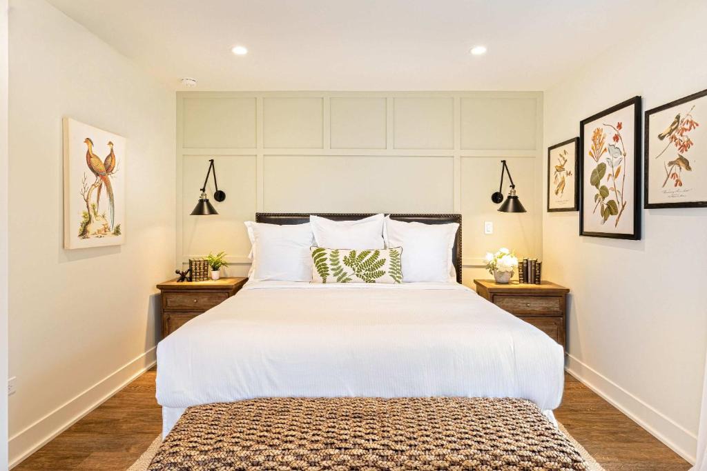 West Dundee Apartment | Kildahl House - Boutique Farmhouse Suite #2