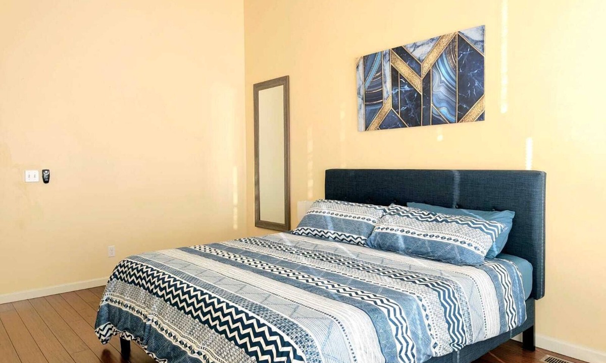 The Gate Apartment | King Bed Apartment-Near Major Hospitals Unit A
