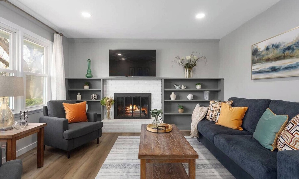 Lenexa House | King Beds| Quiet & Walkable| Fenced Yard