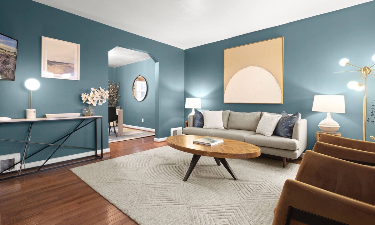 Del Ray House | King Beds <> Walk to Metro - Stylish Suite Xcape