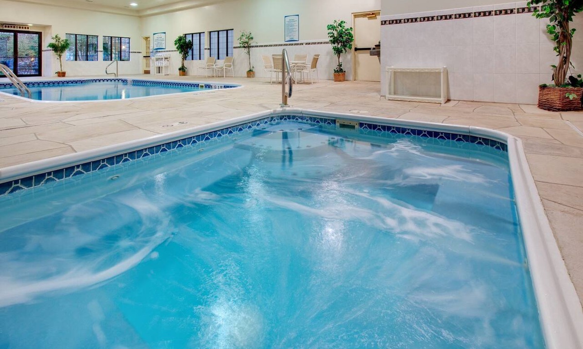 Peoria Apartment | King Suite. Free Breakfast. Pool & Hot Tub. Great for Business Travelers!