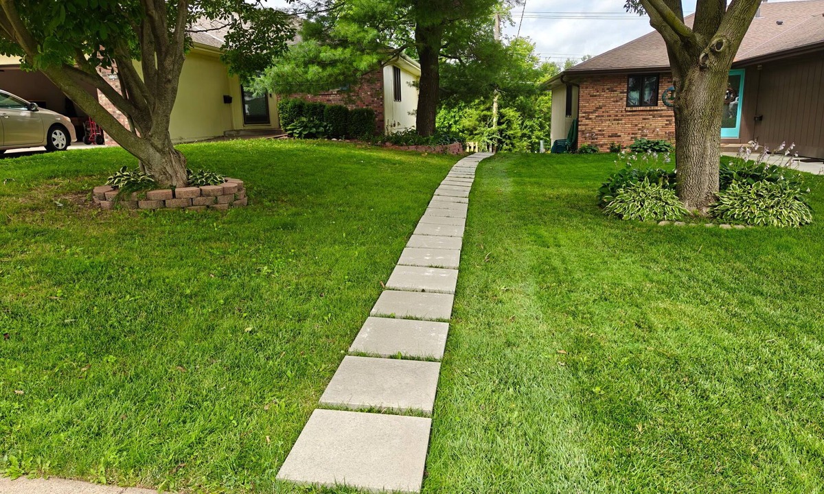 South Central Omaha House | King Suite Pet & Kid Friendly Rockbrook Village