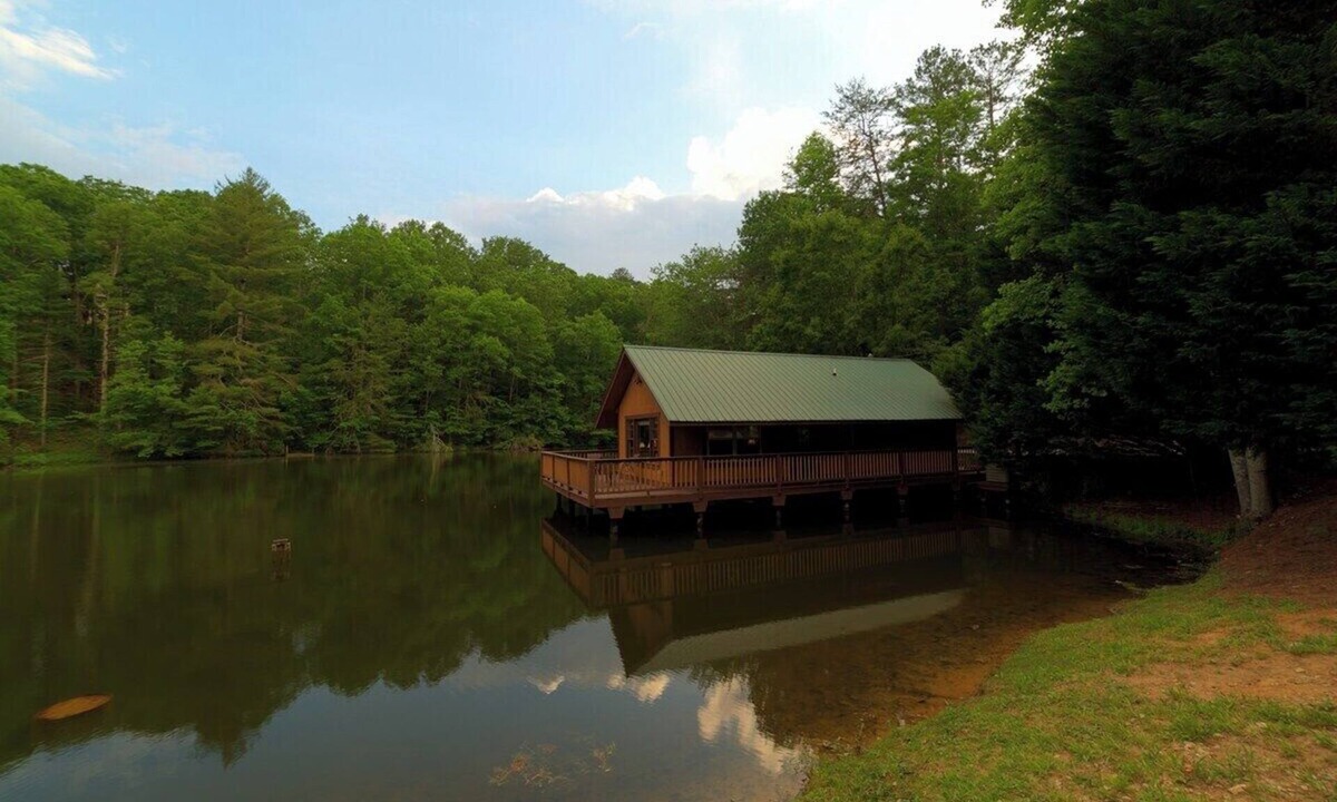Sautee Nacoochee Cabin | Knott's Landing| 1 BR| Floating Cabin