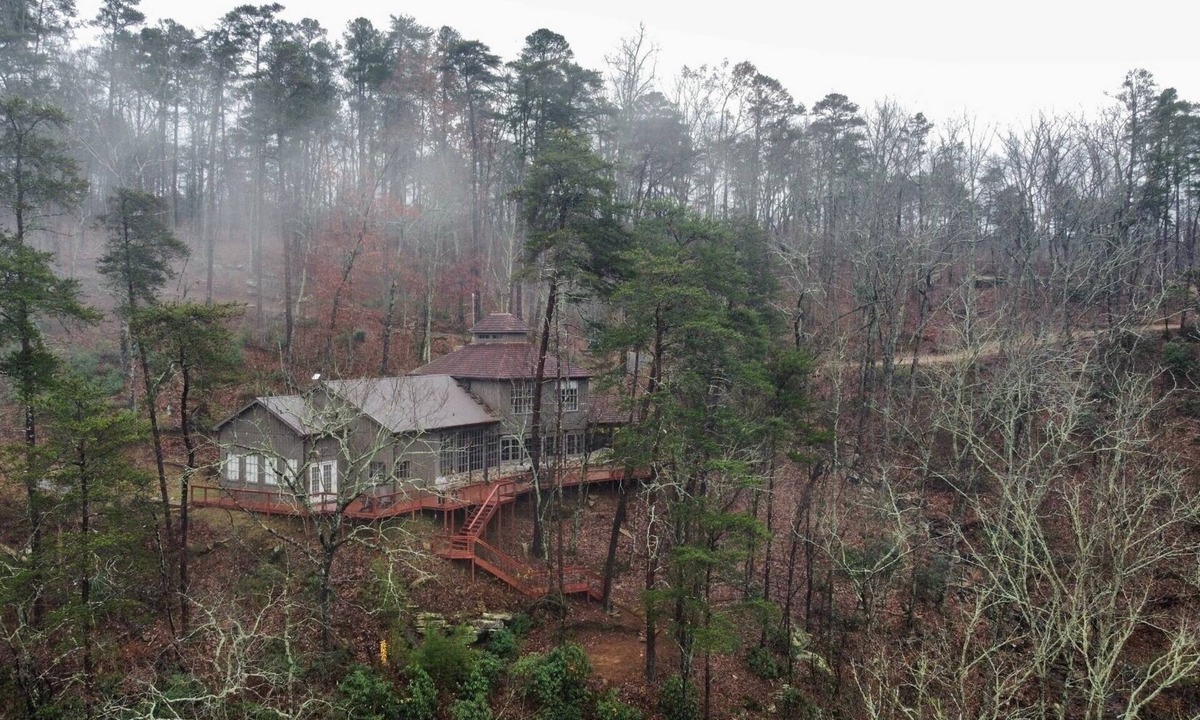 Fort Payne Cabin | Lagniappe Lodge -18 acres of amazing views and 2 waterfalls, with Internet!