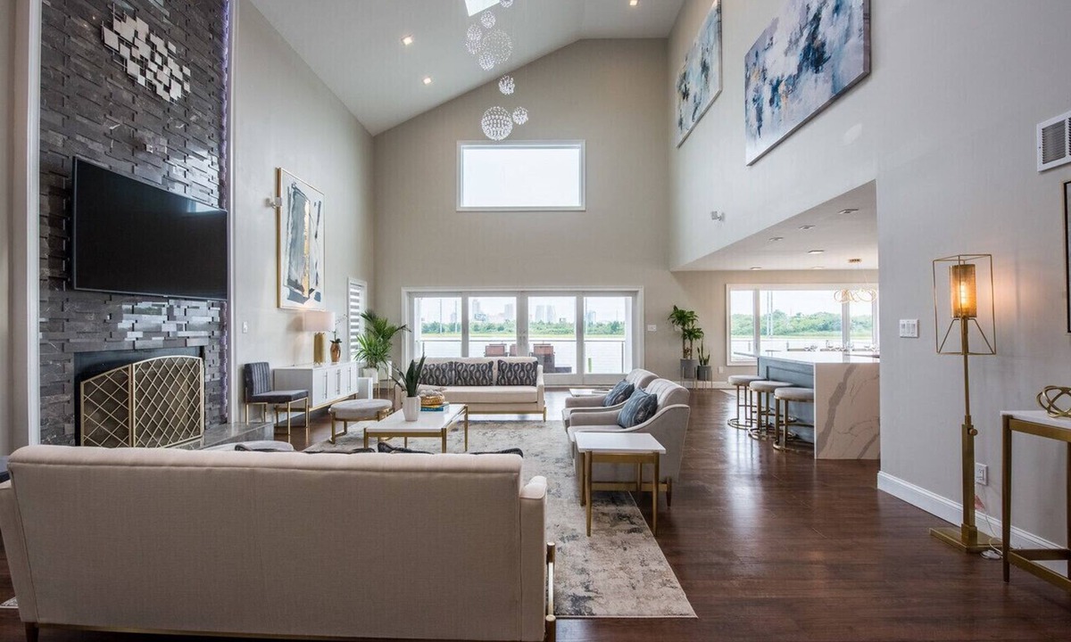 Atlantic City House | Lago-Mar luxury modern waterfront home